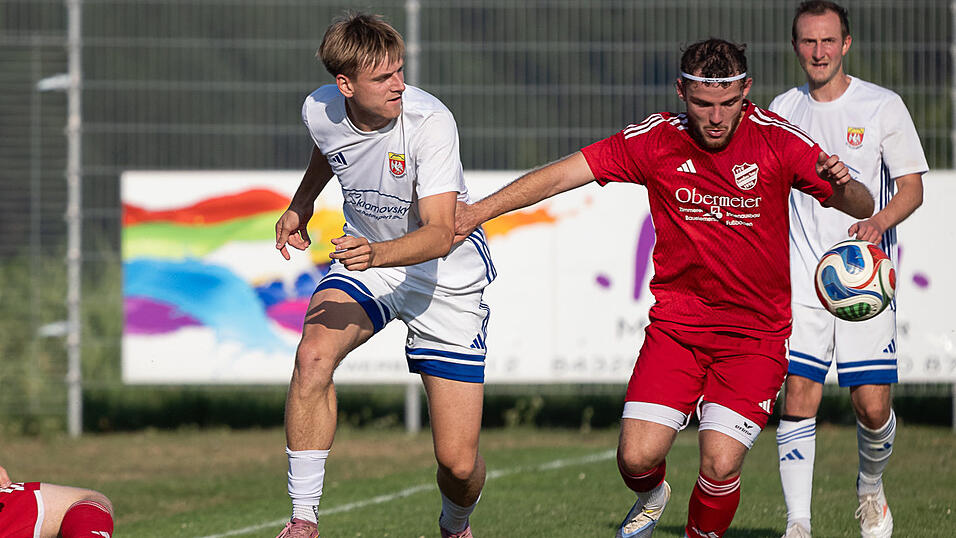 Zwei Treffer hat bislang Landaus Timo Seer (im roten Trikot) erzielt, im Landkreisderby gegen den FCD II soll der n&auml;chste gelingen.
