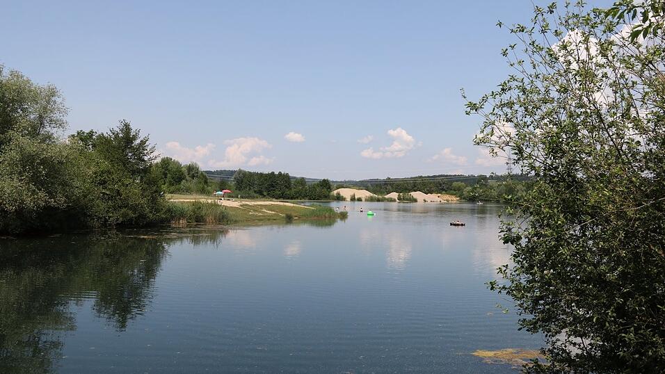 Im Juni ist die Wasserqualität an den Badegewässern im Landkreis untersucht worden - auch im Hinblick auf vergangene Hochwassertage. Im Juni ist die Wasserqualität an den Badegewässern im Landkreis untersucht worden - auch im Hinblick auf vergangene Hochwassertage.
