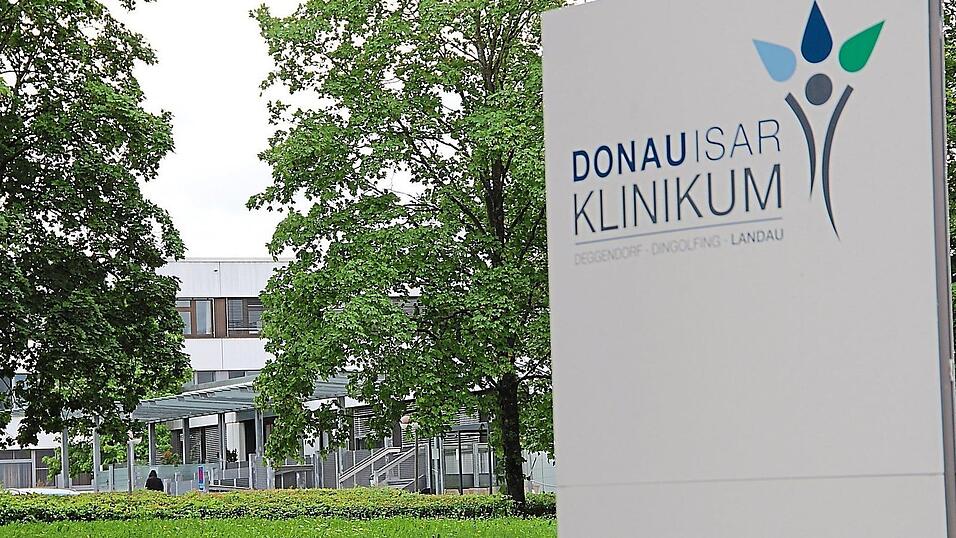 Wie sich das Klinikum Landau weiterentwickeln könnte, stelle Landrat Werner Bumeder im Kreistag vor.