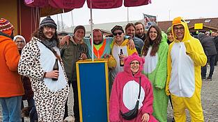 Die mobile Bar ist jedes Jahr gut umringt.