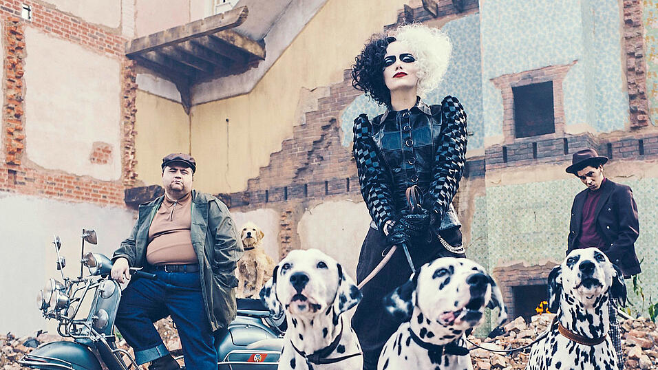Cruella wird im neuen Film von der bekannten Schauspielerin Emma Stone gespielt. Foto: Disney +
