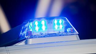 Die Polizei sucht nach den Tätern. (Symbolbild) Die Polizei sucht nach den Tätern. (Symbolbild)