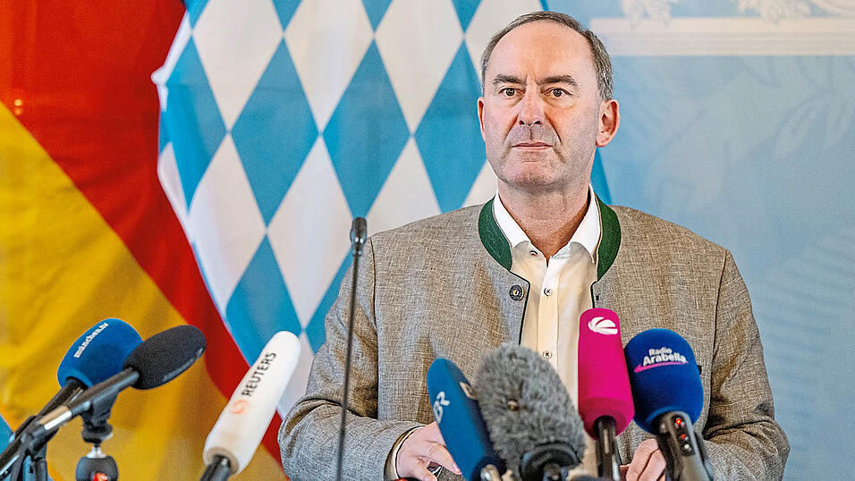 Nur wenige Minuten dauert die Erklärung von Freie-Wähler-Chef Hubert Aiwanger. Nur wenige Minuten dauert die Erklärung von Freie-Wähler-Chef Hubert Aiwanger.