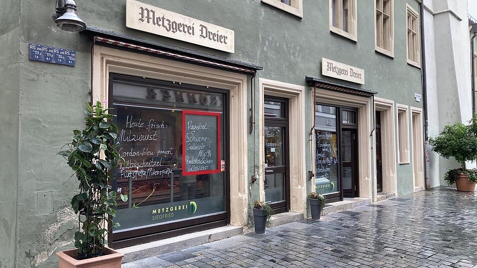 Die Metzgerei Dreier ist eine Institution in der Straubinger Innenstadt - doch immer wieder gibt es Ger&uuml;chte, dass das Gesch&auml;ft im Stadtturm schlie&szlig;en soll.