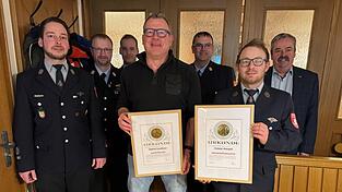 Zwei Mitglieder wurden zu Ehrenfunktionären ernannt. Zwei Mitglieder wurden zu Ehrenfunktionären ernannt.