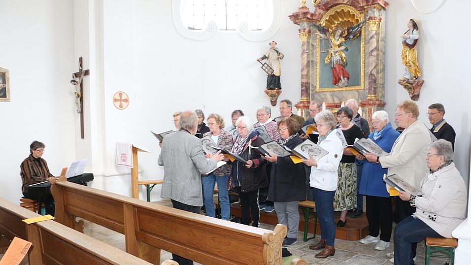 Die Maiandacht in der Kirche in Beutelhausen gehört fest zum Jahresprogramm des Liederkranzes. Die Maiandacht in der Kirche in Beutelhausen gehört fest zum Jahresprogramm des Liederkranzes.