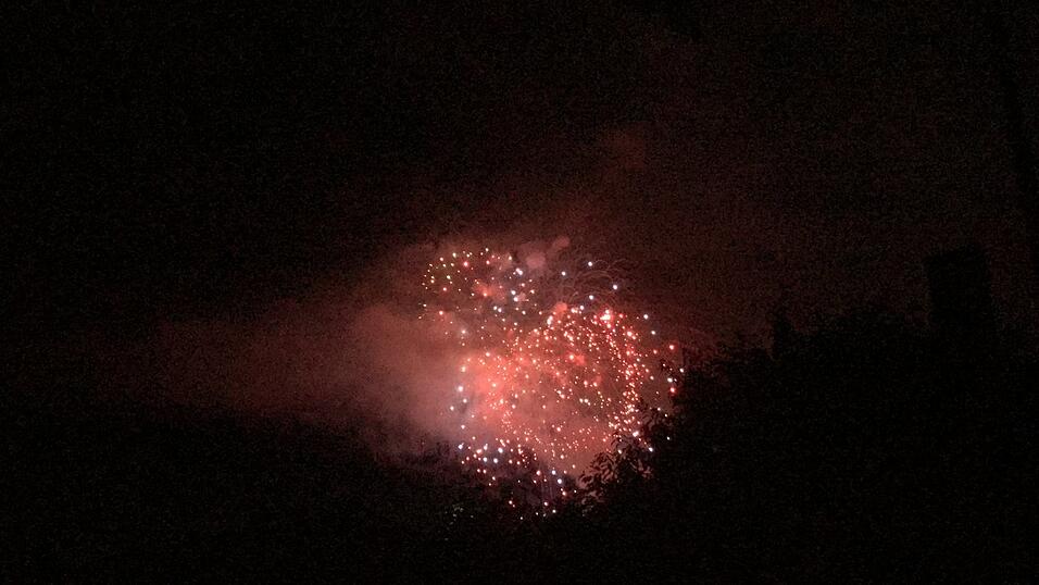 Das war das Abschlussfeuerwerk des Gäubodenvolksfestes 2019. Das war das Abschlussfeuerwerk des Gäubodenvolksfestes 2019.