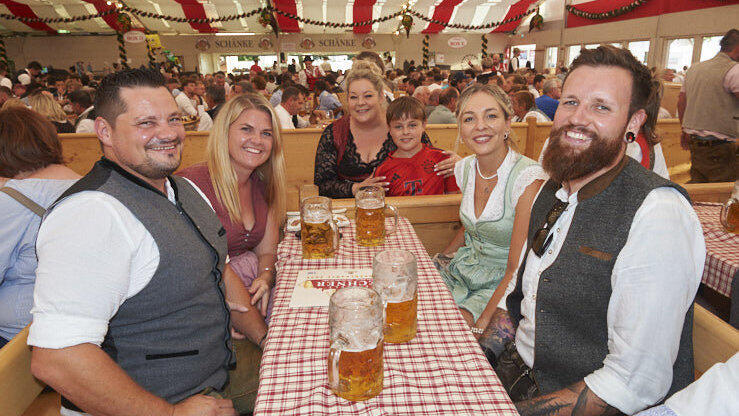 Die Partybilder vom Samstag, 16. August, aus dem Festzelt Lechner. Die Partybilder vom Samstag, 16. August, aus dem Festzelt Lechner.