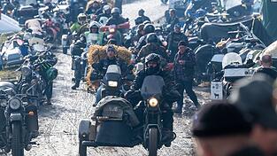 Teilnehmer des Elefantentreffens in Thurmansbang im vergangenen Jahr. Das alljährliche Motorradfestival im Bayerischen Wald wird heuer zum 68. Mal stattfinden - unter scharfen Auflagen für die Besucher. (Archivbild) Teilnehmer des Elefantentreffens in Thurmansbang im vergangenen Jahr. Das alljährliche Motorradfestival im Bayerischen Wald wird heuer zum 68. Mal stattfinden - unter scharfen Auflagen für die Besucher. (Archivbild)