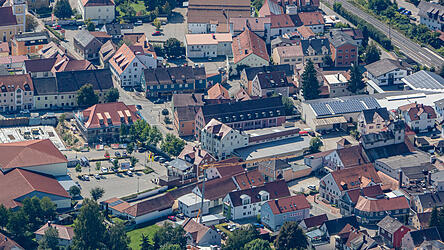 Ein Luftbild von Ergoldsbach.