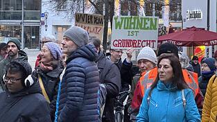 Etwa 80 Personen appellierten an SPD und Brücke. Etwa 80 Personen appellierten an SPD und Brücke.