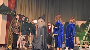 Zauberer Gandalf hilft den Helden.