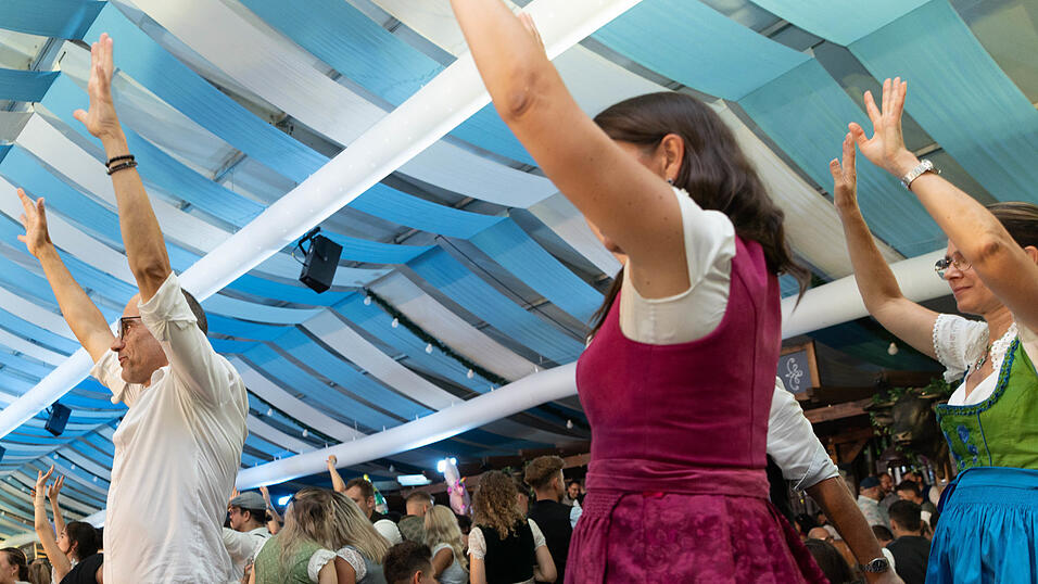 Die Partybilder vom Freitag, 7. August, aus dem Festzelt Wenisch. Die Partybilder vom Freitag, 7. August, aus dem Festzelt Wenisch.
