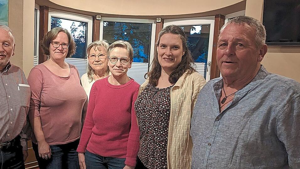 F&uuml;hren f&uuml;r die n&auml;chsten zwei Jahre ehrenamtlich den RGSV Moosburg: (von links) 2. Vorsitzender Armin Littich, 2. Schriftf&uuml;hrerin Veronika Magnet, 2. Schatzmeisterin Erna Keller, 1. Schriftf&uuml;hrerin Christina Rott-Manzinger, 1. Schatzmeisterin Christiane Berghammer und 1. Vorsitzender Martin Hofmair.