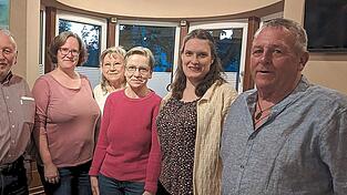 F&uuml;hren f&uuml;r die n&auml;chsten zwei Jahre ehrenamtlich den RGSV Moosburg: (von links) 2. Vorsitzender Armin Littich, 2. Schriftf&uuml;hrerin Veronika Magnet, 2. Schatzmeisterin Erna Keller, 1. Schriftf&uuml;hrerin Christina Rott-Manzinger, 1. Schatzmeisterin Christiane Berghammer und 1. Vorsitzender Martin Hofmair.