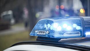 Die Kriminalpolizei ermittelt zur Ursache des Sturzes.