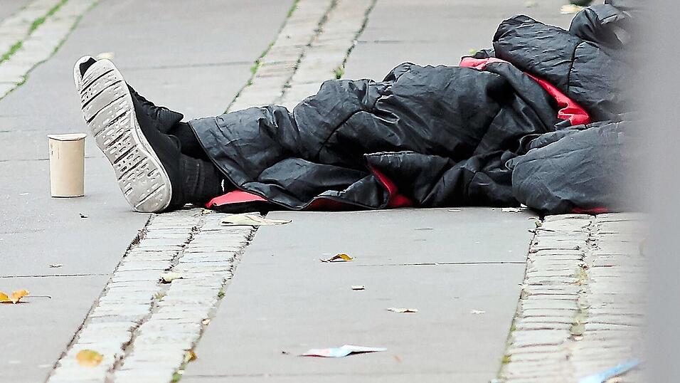 Sozialbürgermeisterin Astrid Freudenstein ruft Obdachlose dringend auf, in der kalten Jahreszeit die Notschlafstellen zu nutzen. (Symbolbild) Sozialbürgermeisterin Astrid Freudenstein ruft Obdachlose dringend auf, in der kalten Jahreszeit die Notschlafstellen zu nutzen. (Symbolbild)