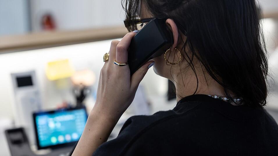 Die allermeisten Frauen verdienen in Partnerschaften weniger als der Mann (Archivbild)