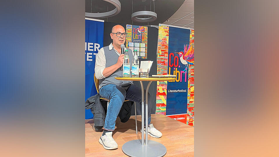 Ausverkauft war die Lesung von Autor Hannes Ringlstetter aus seinem Buch 'Ein Steinpilz für die Ewigkeit' im Rahmen des dritten Literaturfestivals Colibri. Ausverkauft war die Lesung von Autor Hannes Ringlstetter aus seinem Buch 'Ein Steinpilz für die Ewigkeit' im Rahmen des dritten Literaturfestivals Colibri.