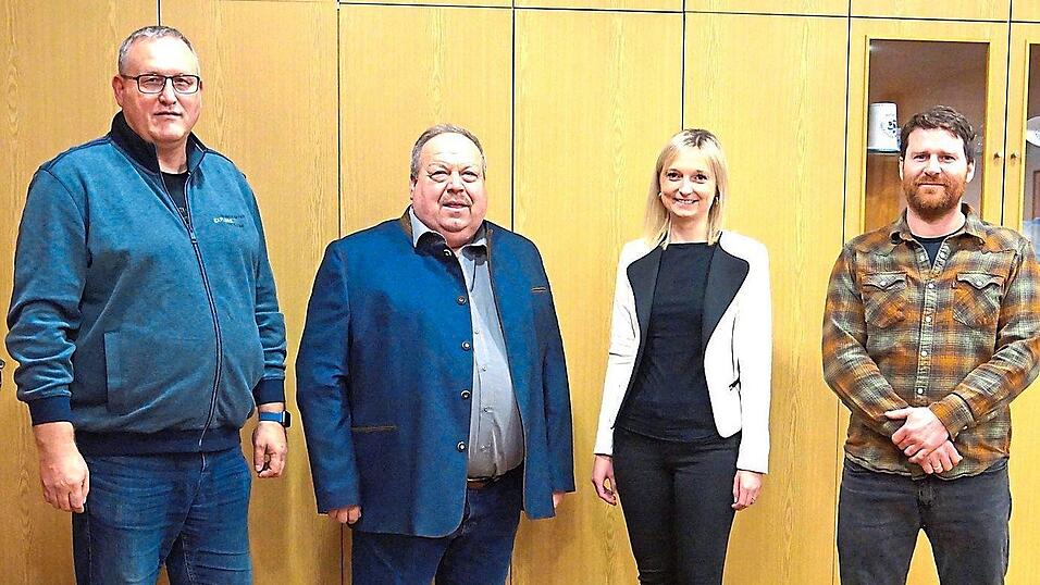 Im Bild (v.l.) der zur&uuml;ckgetretene Gemeinderat Thomas Saurer, 2. B&uuml;rgermeister Franz Eckl, Gemeinder&auml;tin Julia Holzapfel und der 3. B&uuml;rgermeister Matthias R&ouml;hrl