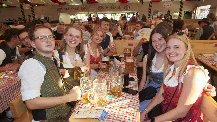 Die Partybilder vom Mittwoch, 13. August, aus dem Festzelt Lechner. Die Partybilder vom Mittwoch, 13. August, aus dem Festzelt Lechner.