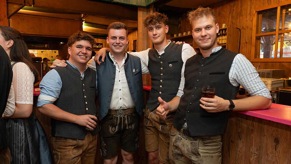 Die Partybilder vom Freitag, 16. August 2024, aus dem Festzelt Weckmann. Die Partybilder vom Freitag, 16. August 2024, aus dem Festzelt Weckmann.