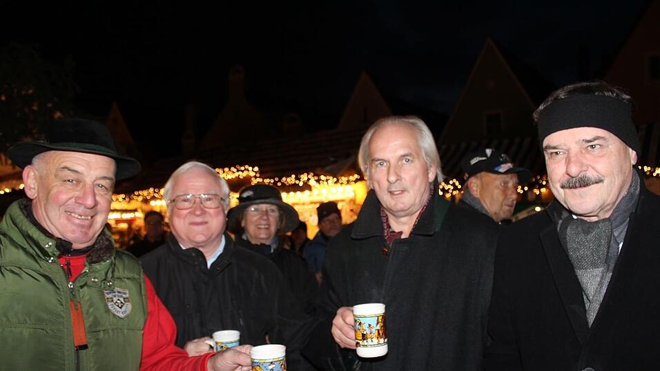 Am Donnerstagabend ist der Landshuter Christkindlmarkt eröffnet worden. Am Donnerstagabend ist der Landshuter Christkindlmarkt eröffnet worden.