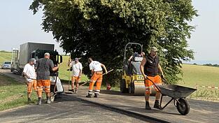 Schon jetzt ist die Asphaltdecke glatt. Schon jetzt ist die Asphaltdecke glatt.