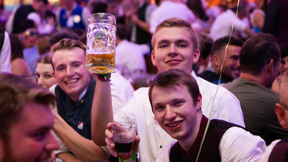 Die Partybilder vom Samstag, 9. August, aus dem Festzelt Wenisch. Die Partybilder vom Samstag, 9. August, aus dem Festzelt Wenisch.