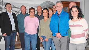Bürgermeister Stefan Baumgartner mit der neuen Vorstandschaft des Obst- und Gartenbauvereins Bürgermeister Stefan Baumgartner mit der neuen Vorstandschaft des Obst- und Gartenbauvereins