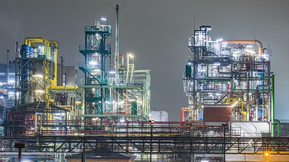 Vor allem die energieintensive Industrie wird derzeit belastet. (Archivbild)