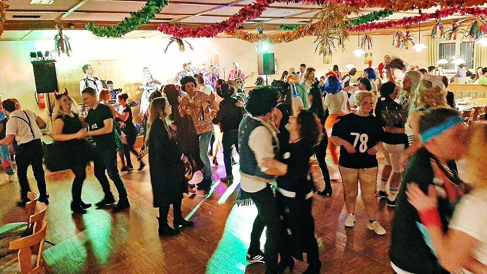 Volles Haus herrschte immer beim Skihaserlball des TSV.