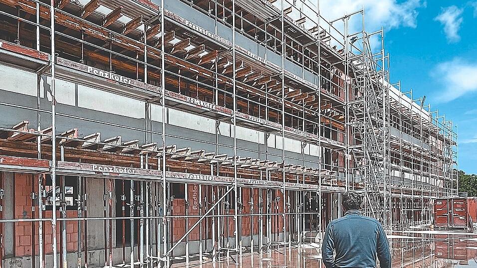 In Moosburg wurden im Jahr 2024 zwar weniger Mehrfamilienhäuser als 2023 genehmigt, die jedoch über mehr Wohnungen verfügen. In Moosburg wurden im Jahr 2024 zwar weniger Mehrfamilienhäuser als 2023 genehmigt, die jedoch über mehr Wohnungen verfügen.