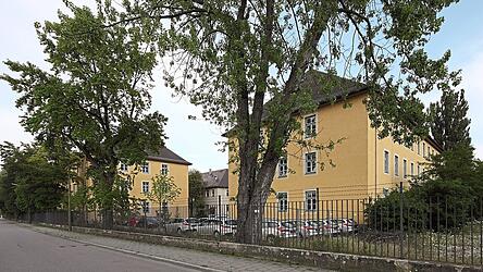 Die Bajuwarenkaserne ist, so wie es Peter Aumer sagt, als nutzbare Liegenschaft noch vorhanden.