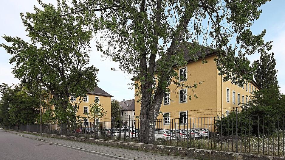 Die Bajuwarenkaserne ist, so wie es Peter Aumer sagt, als nutzbare Liegenschaft noch vorhanden. Die Bajuwarenkaserne ist, so wie es Peter Aumer sagt, als nutzbare Liegenschaft noch vorhanden.