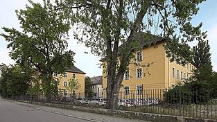 Die Bajuwarenkaserne ist, so wie es Peter Aumer sagt, als nutzbare Liegenschaft noch vorhanden. Die Bajuwarenkaserne ist, so wie es Peter Aumer sagt, als nutzbare Liegenschaft noch vorhanden.