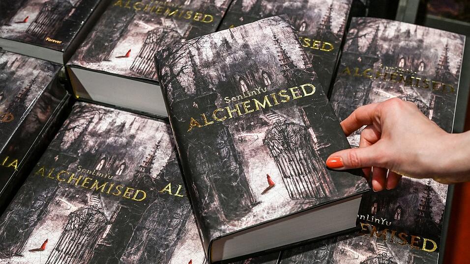 &laquo;Alchemised&raquo; von SenLinYu stand mehrere Wochen auf Platz 1 der Bestseller-Liste.