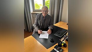 Auch die letzten Tage gibt es noch einiges zu tun, ehe der Schreibtisch ger&auml;umt wird. Am 30. April ist Hans Thiels letzter Arbeitstag.