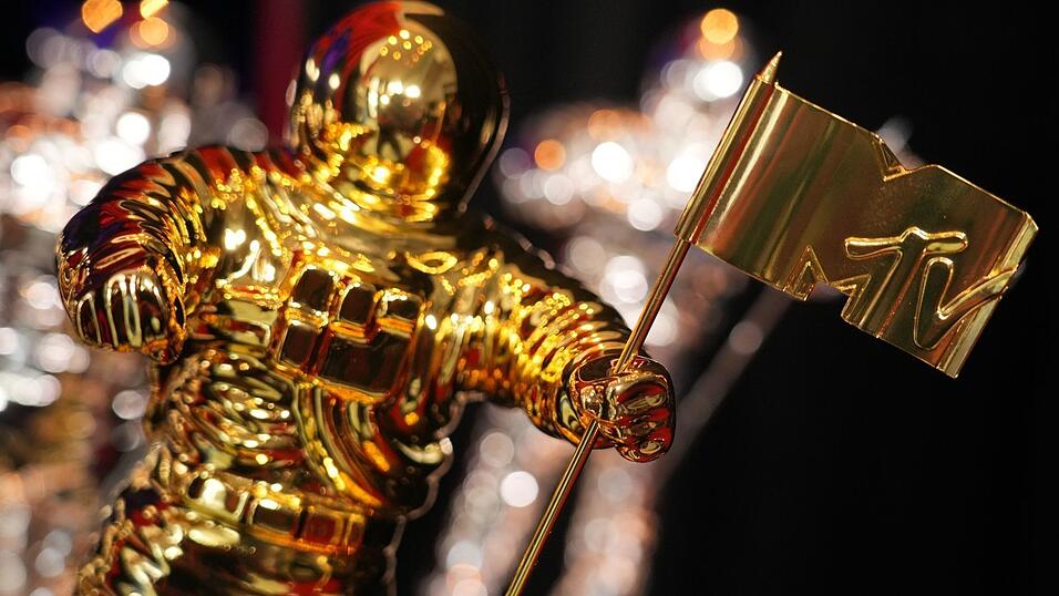 Die Trophäen stellen eine Astronautenfigur dar, die eine MTV-Fahne in der Hand hält. Die Trophäen stellen eine Astronautenfigur dar, die eine MTV-Fahne in der Hand hält.