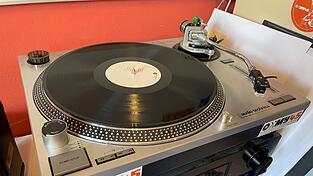 Mit ihren qualitativ hochwertigen Schallplatten machte sich die MY45 GmbH bei Musikliebhabern einen guten Namen.