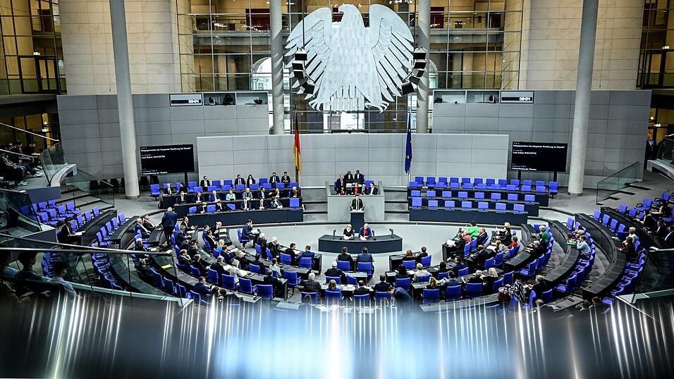 Die Union hat im Bundestag vehement dafür geworben, der von Russland angegriffene Ukraine mit der Lieferung von Taurus-Marschflugkörpern zu helfen. F Die Union hat im Bundestag vehement dafür geworben, der von Russland angegriffene Ukraine mit der Lieferung von Taurus-Marschflugkörpern zu helfen. F