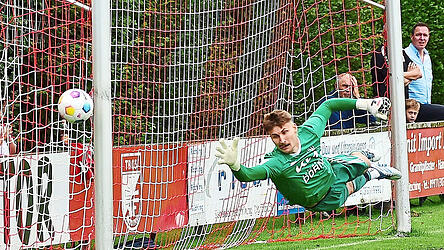 Landshuts Torh&uuml;ter Daniel M&uuml;hl will sich auch gegen den FC Gundelfingen mit schnellen Reaktionen beweisen und selbstverst&auml;ndlich die drei Punkte mit seiner &bdquo;Spiele&ldquo; einfahren.