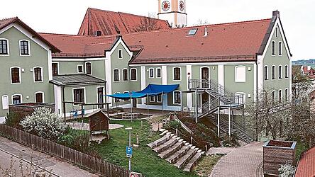 Veldens Kitas sind unterfinanziert. Der Gemeinderat m&ouml;chte Familien mit mehr Kindern in Betreuung trotzdem entlasten.