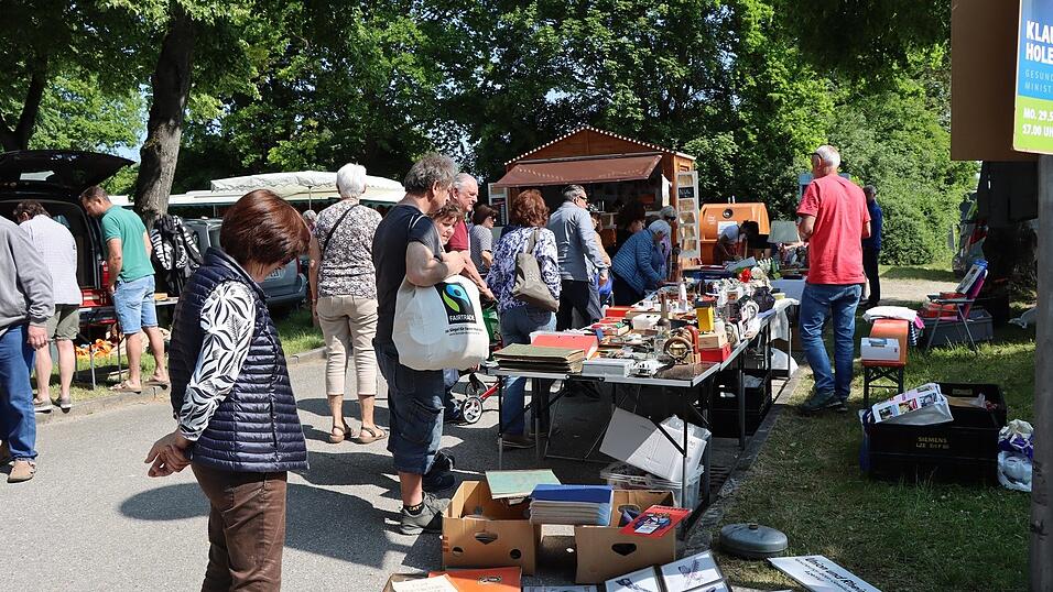 Der große Flohmarkt am Pfingstmontag.