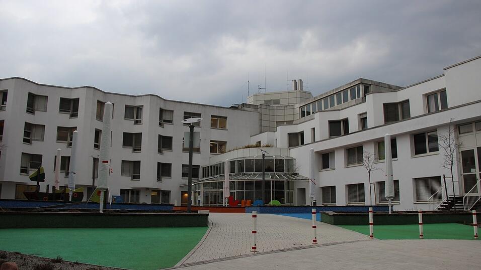 Die Klinik St. Hedwig an ihrem jetzigen Standort in der Steinmetzstra&szlig;e.