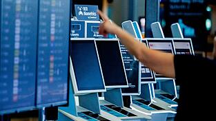 Nach einem Cyberangriff gab es am Berliner Flughafen längere Wartezeiten.