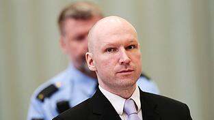 Die jahrelange Isolationshaft des Massenmörders Anders Behring Breivik verletzt laut einem Urteil dessen Menschenrechte. Die jahrelange Isolationshaft des Massenmörders Anders Behring Breivik verletzt laut einem Urteil dessen Menschenrechte.