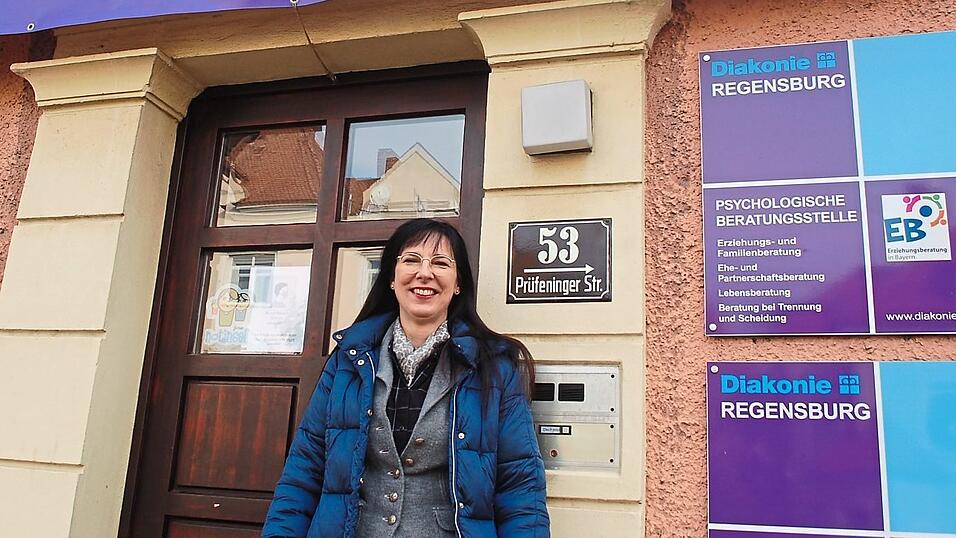 40 Jahre Sozialpsychiatrischer Dienst Regensburg: Leiterin Ute Kießling blickt zum Jubiläum auf die Entwicklungen der vergangenen Jahrzehnte zurück. 40 Jahre Sozialpsychiatrischer Dienst Regensburg: Leiterin Ute Kießling blickt zum Jubiläum auf die Entwicklungen der vergangenen Jahrzehnte zurück.