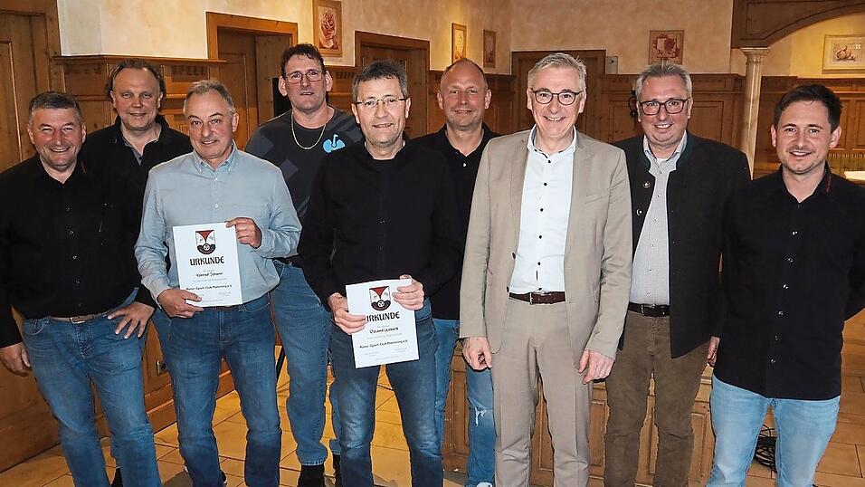 Langj&auml;hrige Mitglieder wurden f&uuml;r ihre Vereinstreue geehrt.