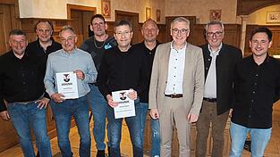 Langj&auml;hrige Mitglieder wurden f&uuml;r ihre Vereinstreue geehrt.